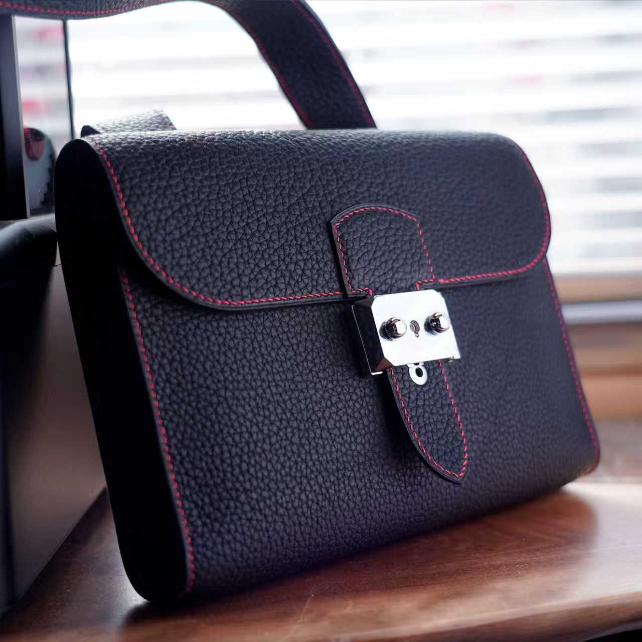 ملحقات الحقيبة الجلدية: حقيبة كلاتش مستوحاة من كيلي DWIPDFZS169