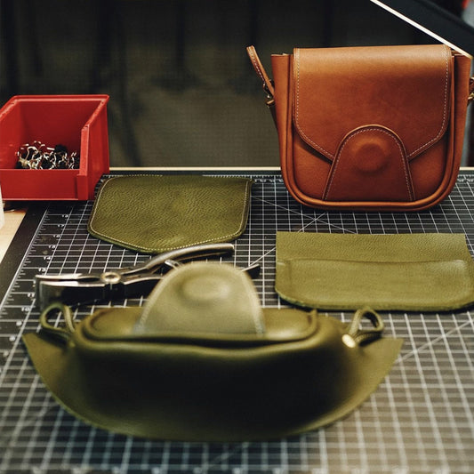 Leather Sewing Pattern: Messenger Bag (DIY PDF Pattern) DWIPDFTR18