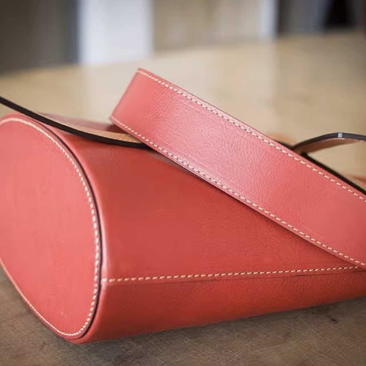 أدوات حقيبة جلدية: لنمط حقيبة ليندي المستوحى DWIPDFZS063