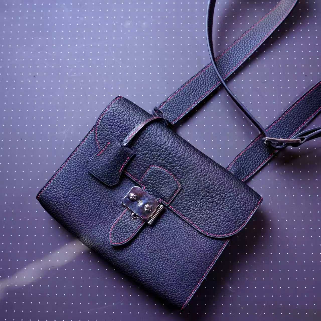 ملحقات الحقيبة الجلدية: حقيبة كلاتش مستوحاة من كيلي DWIPDFZS169