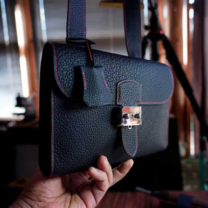 ملحقات الحقيبة الجلدية: حقيبة كلاتش مستوحاة من كيلي DWIPDFZS169