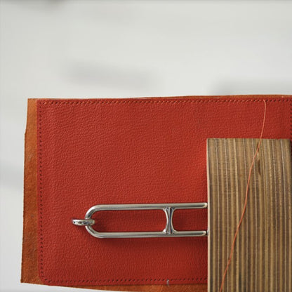 ملحقات الحقيبة الجلدية: حقيبة كلاتش مستوحاة من كيلي DWIPDFZS169